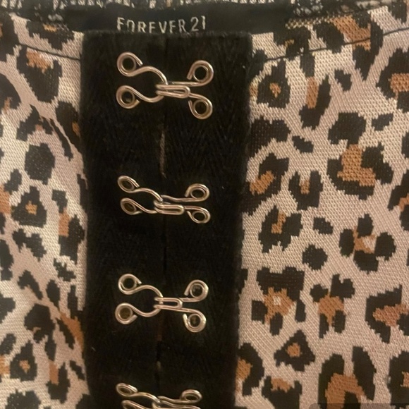 Forever 21 Women’s Brown Animal Print Crop Top Size M - Picture 3 of 4